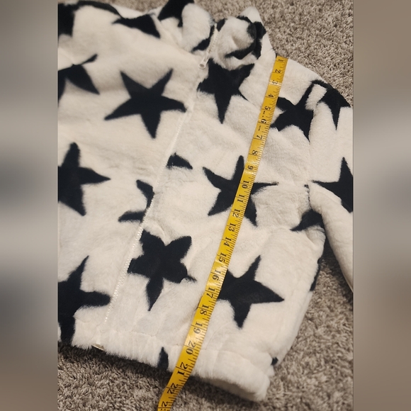 NWT Old Navy Black Star Pattern Faux Fur Puffer Jacket - Picture 5 of 10